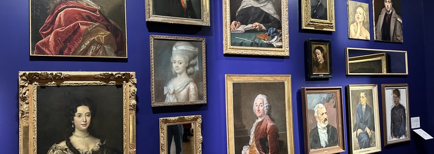 La galerie des portraits, présenté dans l'exposition "Regardez moi ! Le portrait dans tous ses états" au musée des Beaux-Arts de Tours © Troian Leroy