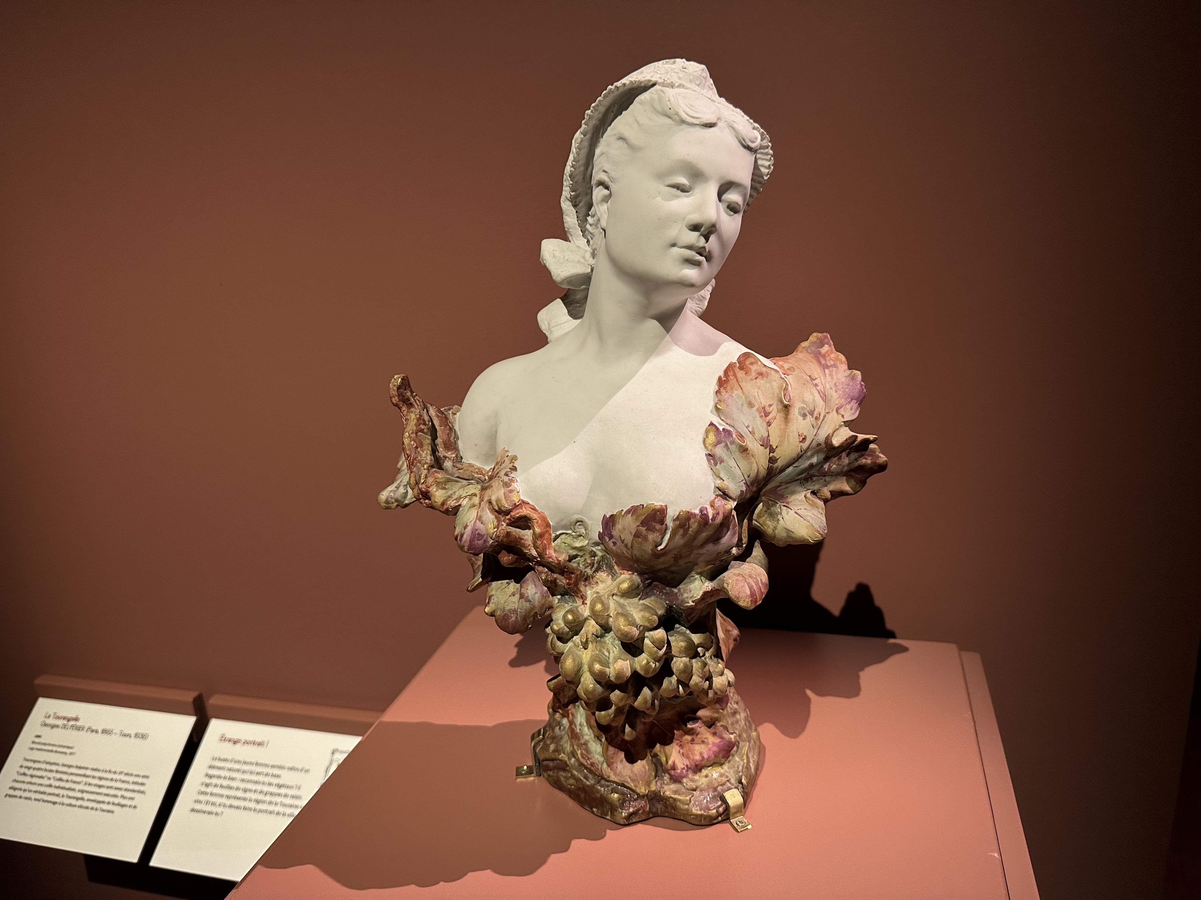 La Tourangelle exécutée par Georges Delpérier en 1899, présentée dans l'exposition "Regardez moi ! Le portrait dans tous ses états" au musée des Beaux-Arts de Tours © Troian Leroy